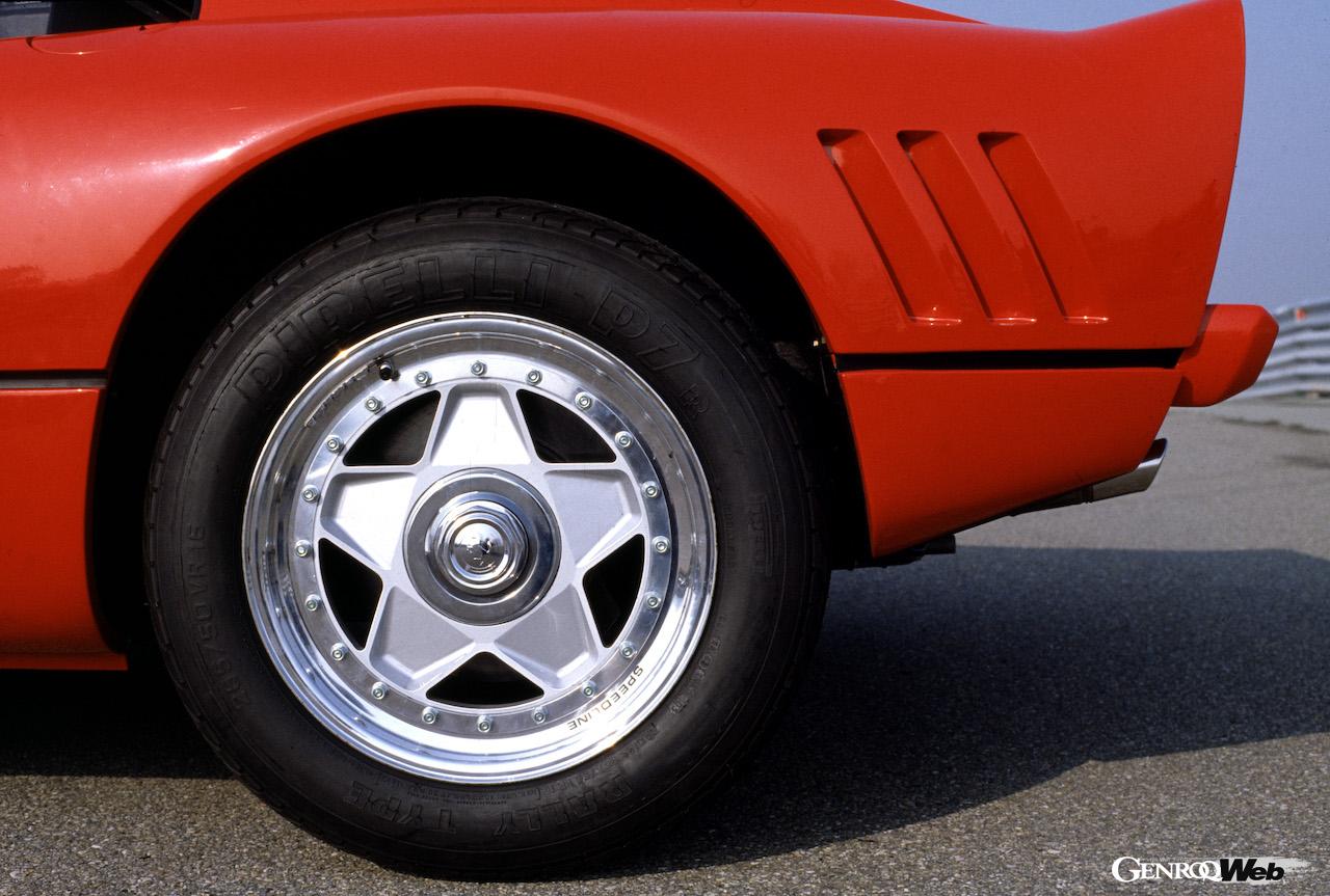 1984年のジュネーブ・モーターショーにおいて、ワールドプレミアされたフェラーリ GTO。「288 GTO」は非公式名称となる。