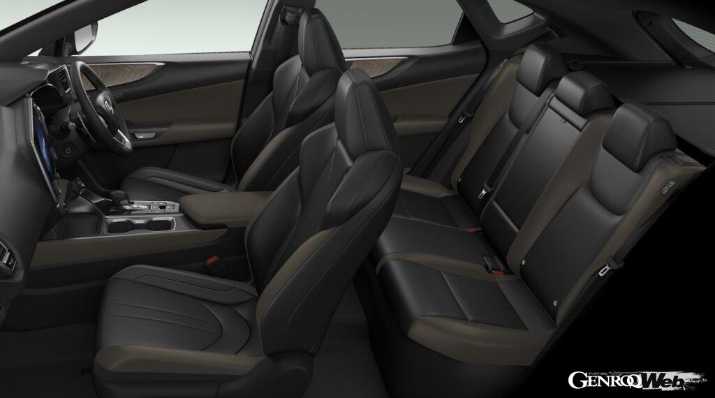 アウトドアライフをイメージした「OVERTRAIL」は、グリル、ウィンドウフレーム、ドアハンドルなどをブラックで統一。さらに、オフロードにおける走行性も向上させている。インテリアには専用の「モノリス」が設定されている。