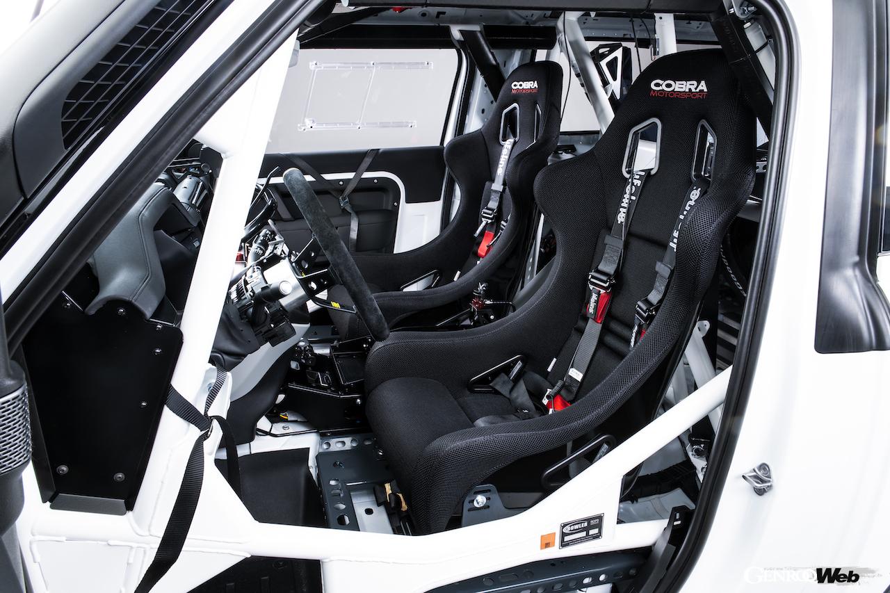 「ディフェンダー 90」ワンメイクラリー仕様のコクピット。