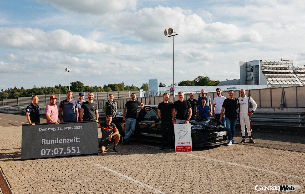 タイカン ターボGT ヴァイザッハパッケージは、テストドライバーのラース・カーンによって、ラグナセカとニュルブルクリンクでタイムアタックを敢行。どちらも新記録を樹立した。