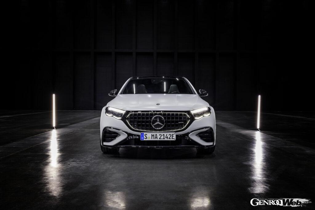 「メルセデスAMG E 53 ハイブリッド 4MATIC+ サルーン」のエクステリア。