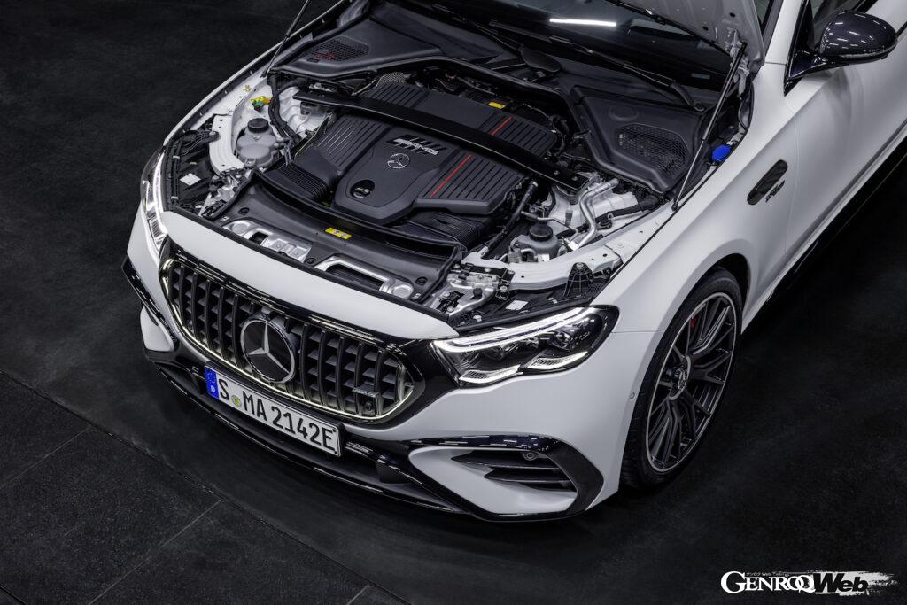 3.0リッター直列6気筒ガソリンターボに、電気モーターを組み合わせたことで、最高システム出力593PSを発揮。ローンチシステム「レーススタート」作動時は、620PSにパワーアップする。