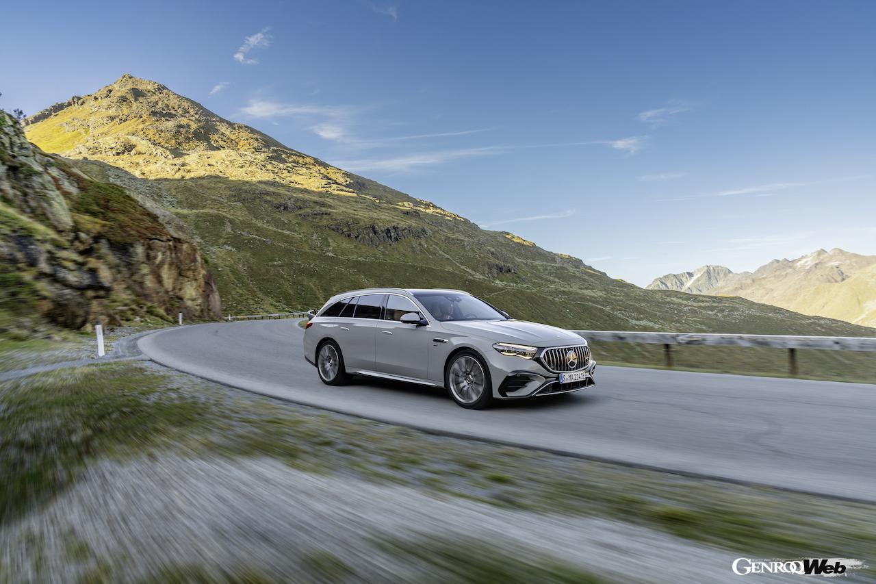 「メルセデスAMG E 53 ハイブリッド 4MATIC+ エステート」の走行シーン。