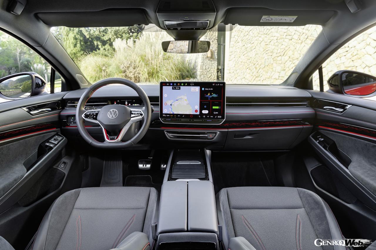 「フォルクスワーゲン ID.7 GTX ツアラー」のインテリア。