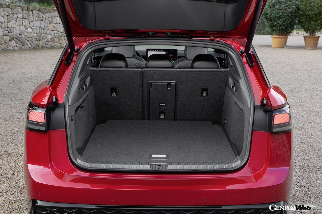 「フォルクスワーゲン ID.7 GTX ツアラー」のラゲッジルーム。