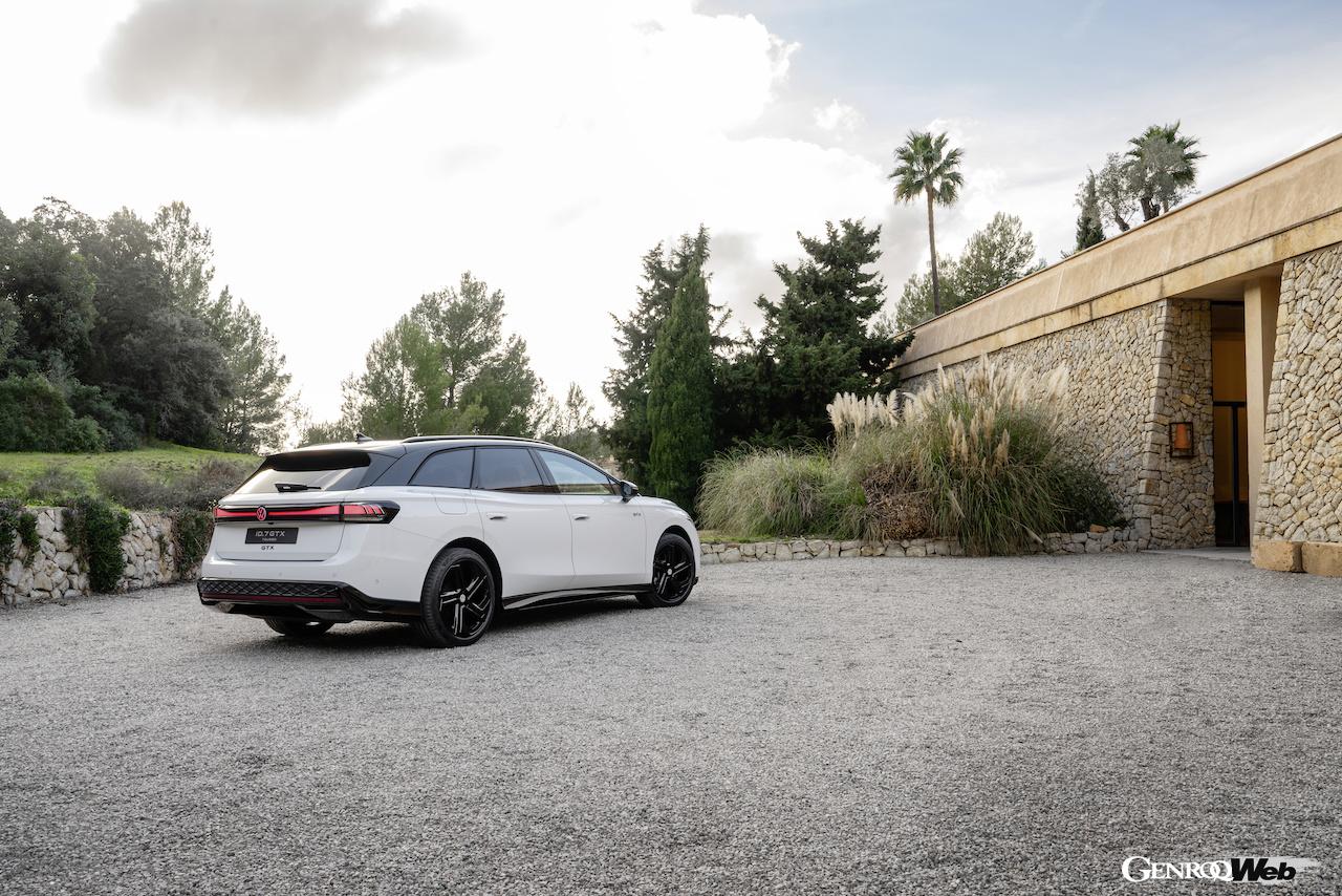 「フォルクスワーゲン ID.7 GTX ツアラー」のエクステリア。