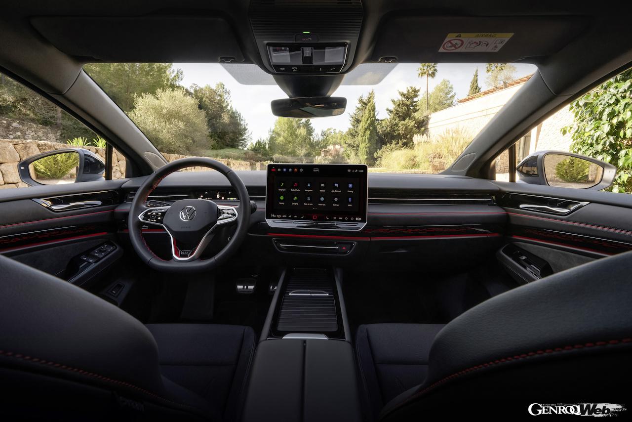 「フォルクスワーゲン ID.7 GTX ツアラー」のインテリア。