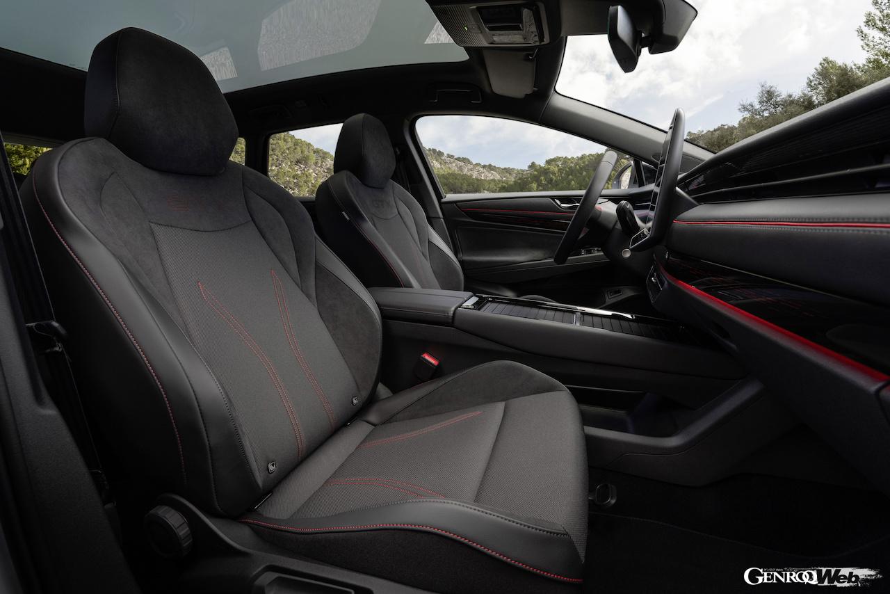 「フォルクスワーゲン ID.7 GTX ツアラー」のインテリア。