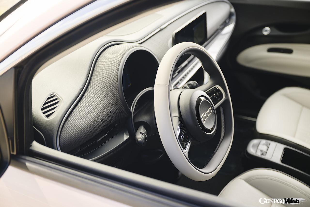 「フィアット 500e Inspired By Music」のインテリア。