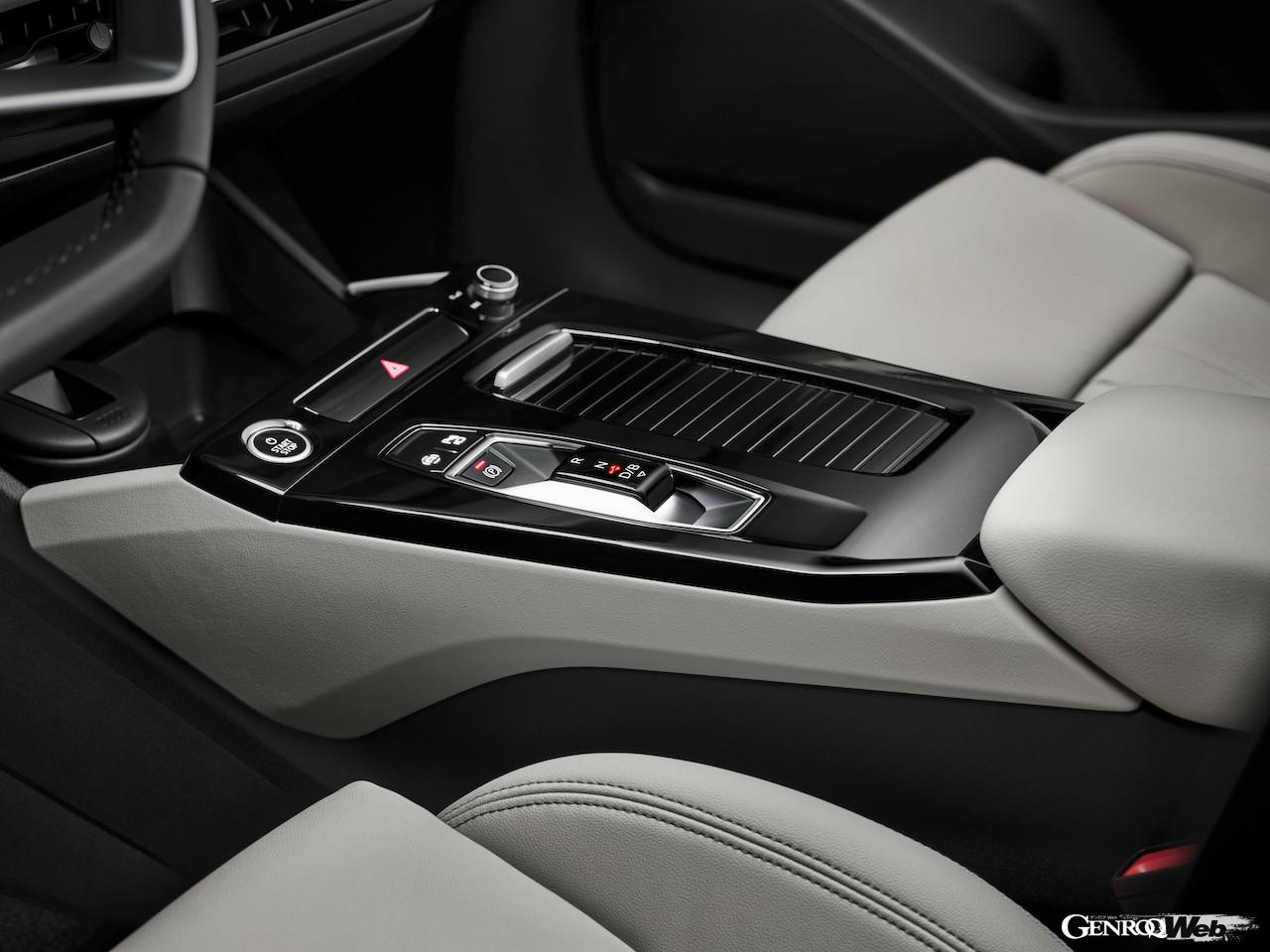 最新アーキテクチャーPPEを採用した「アウディ Q6 e-tron」のインテリア。