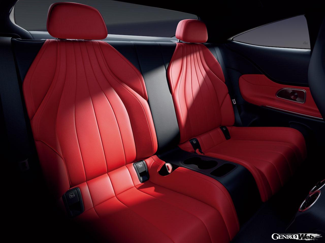 日本に導入される「メルセデス・ベンツ CLE 200 クーペ」のインテリア。