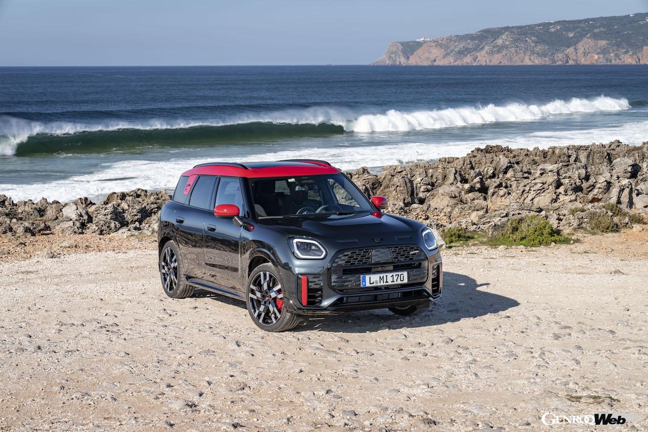 「MINI ジョン クーパー ワークス カントリーマン ALL4」のエクステリア。