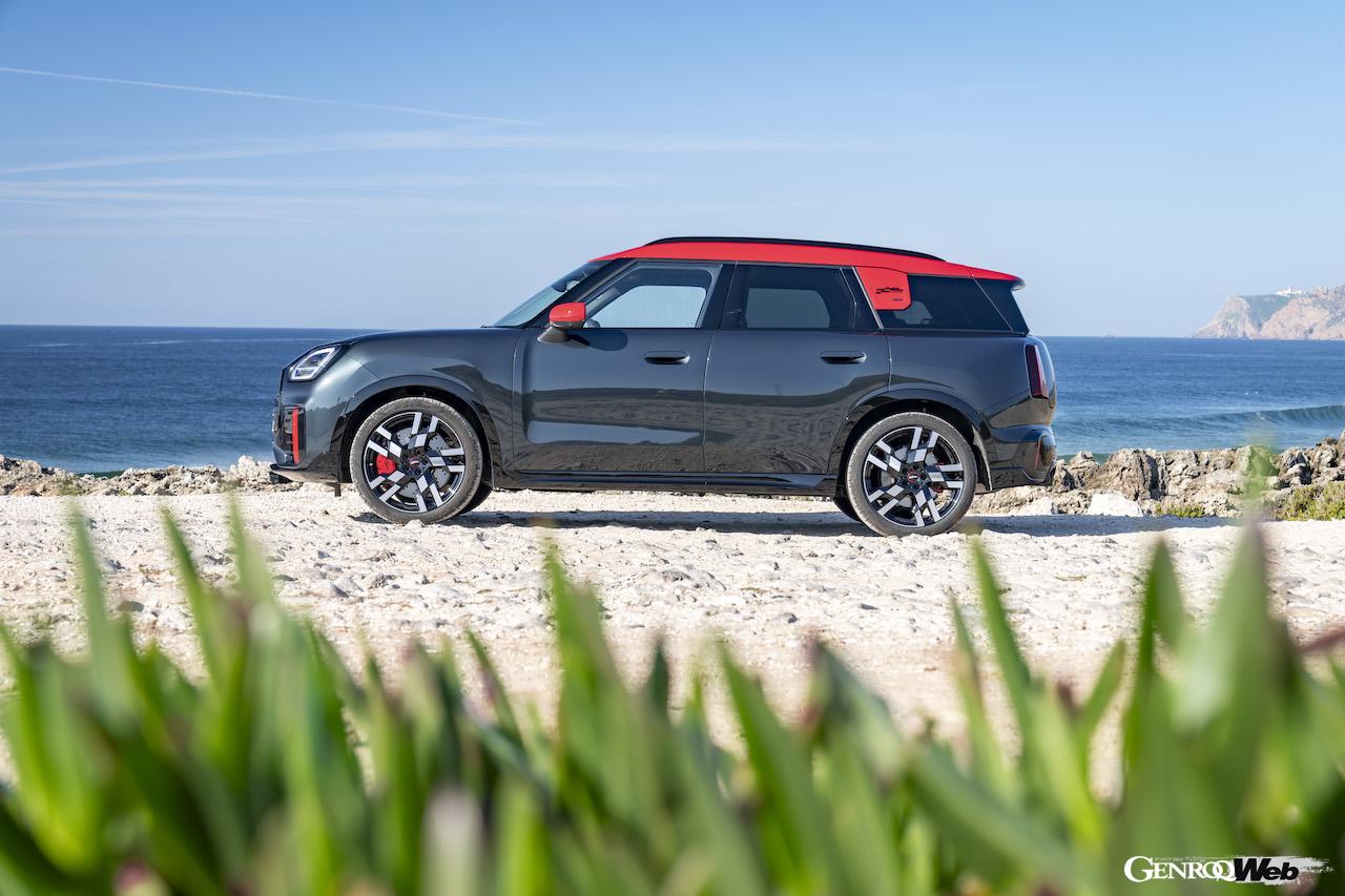 スクエアなボディスタイルにも関わらず、MINI ジョン クーパー ワークス カントリーマンは、Cd値0.26という非常に優れた空力性能を実現している。