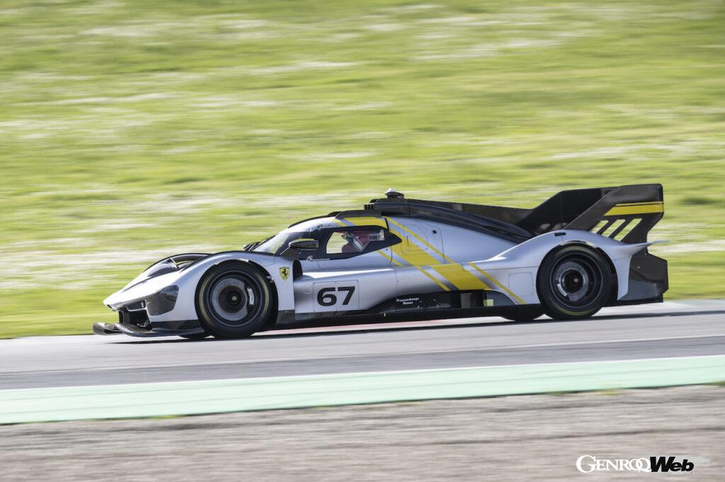 ムジェロ・インターナショナル・サーキットを走行する、フェラーリ 499P モディフィカータ。