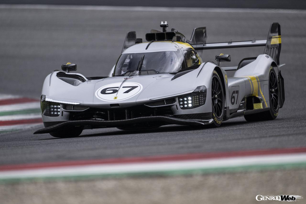 ムジェロ・インターナショナル・サーキットを走行する、フェラーリ 499P モディフィカータ。