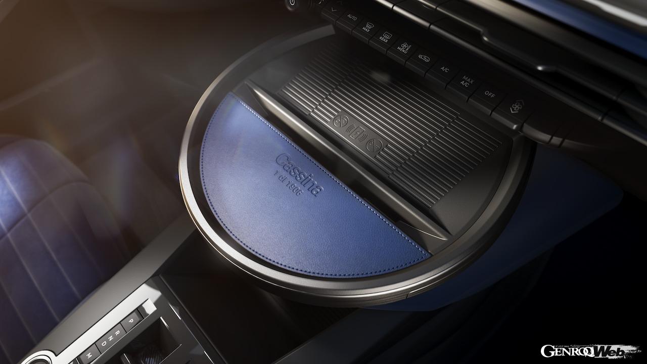 「ランチア イプシロン エディツィオーネ リミタータ カッシーナ 」に採用されたカッシーナの多機能デバイス「タボリーノ」。