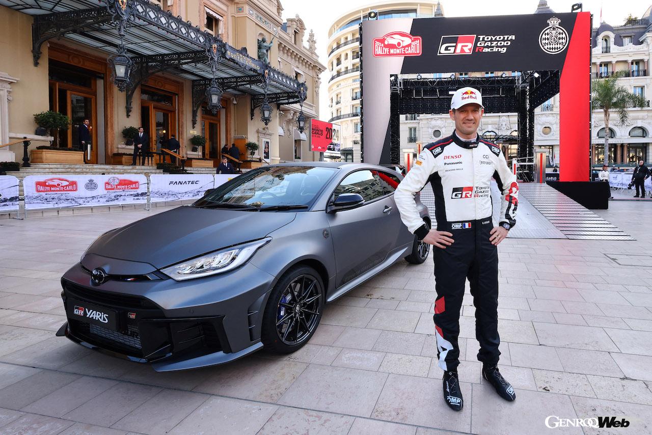 ラリーモンテカルロにおいて公開された「GRヤリス RZ High performance セバスチャン・オジエ エディション」と、セバスチャン・オジエ。