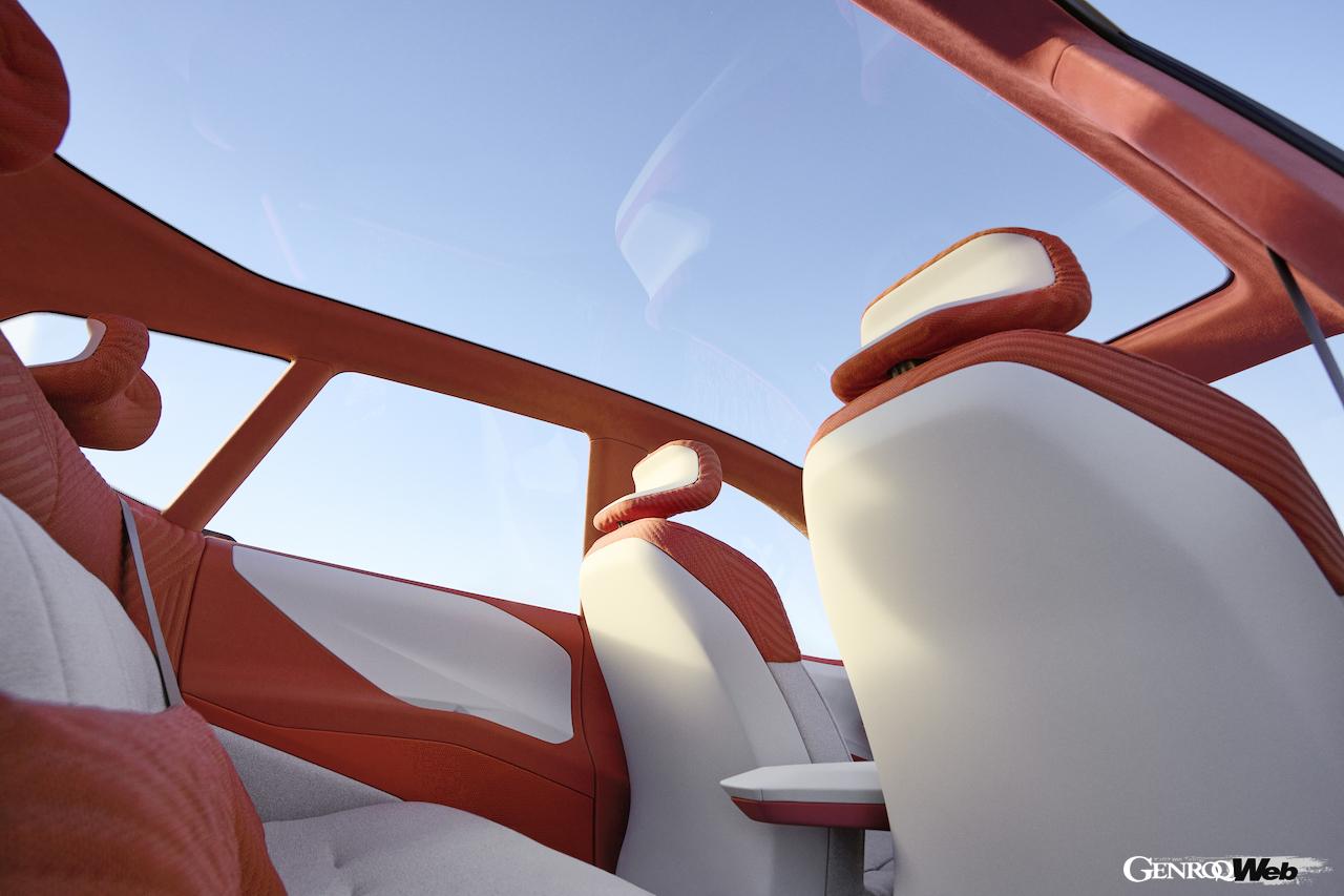 次世代SAVを予告する「BMW ビジョン ノイエ クラッセ X」のインテリア。