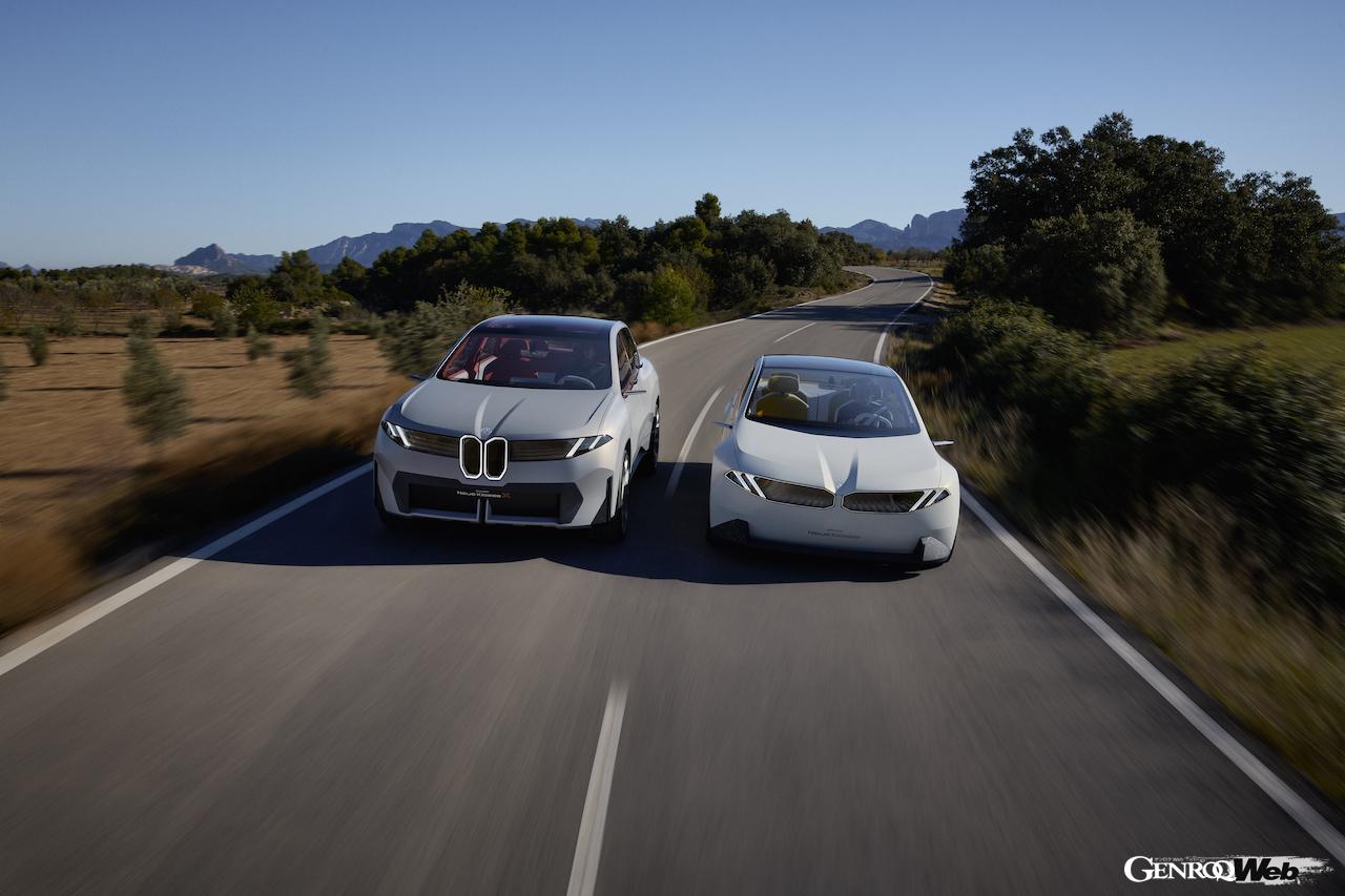 「BMW ビジョン ノイエ クラッセ X」と「BMW ビジョン ノイエ クラッセ」。