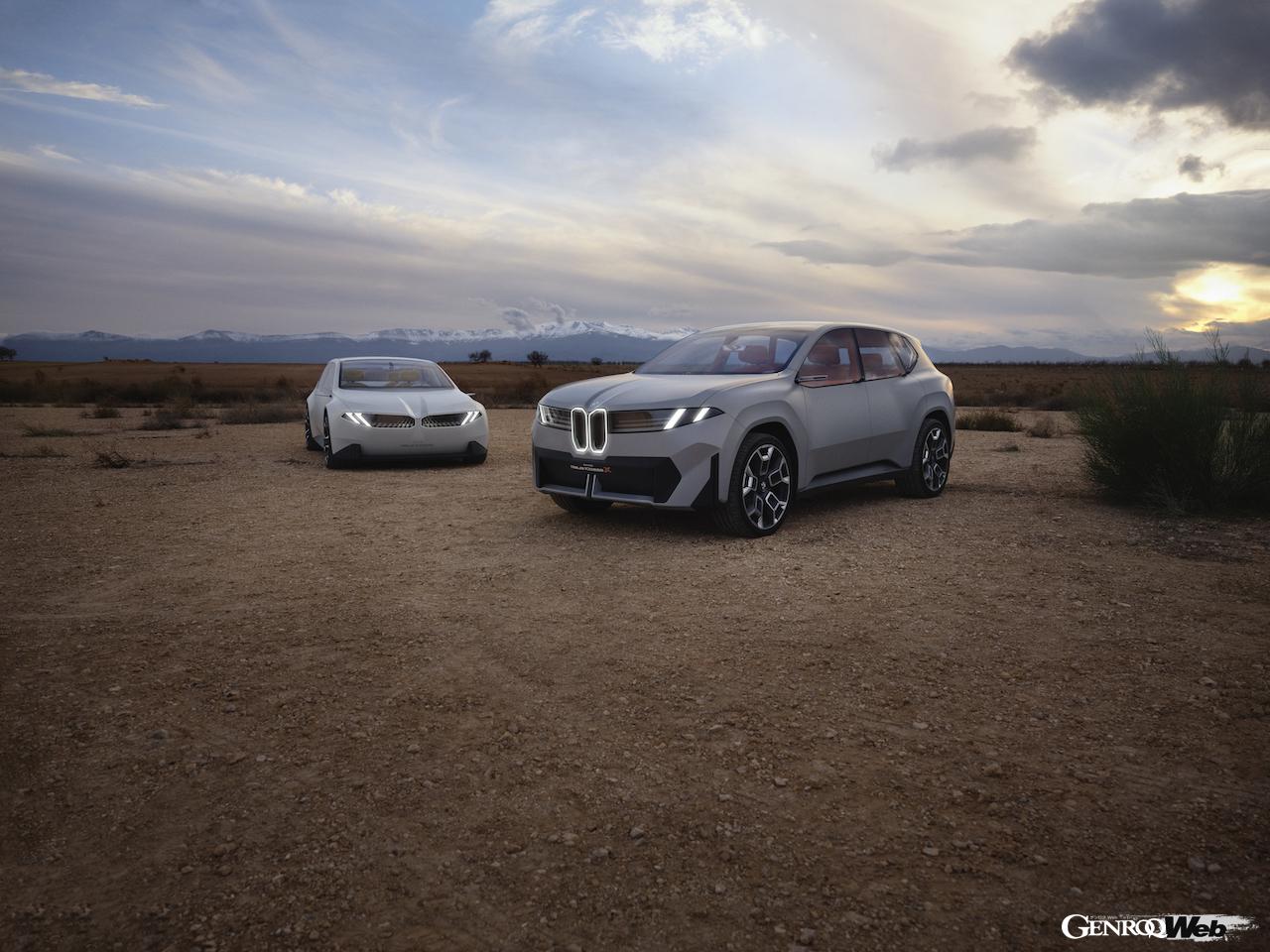 「BMW ビジョン ノイエ クラッセ X」と「BMW ビジョン ノイエ クラッセ」。