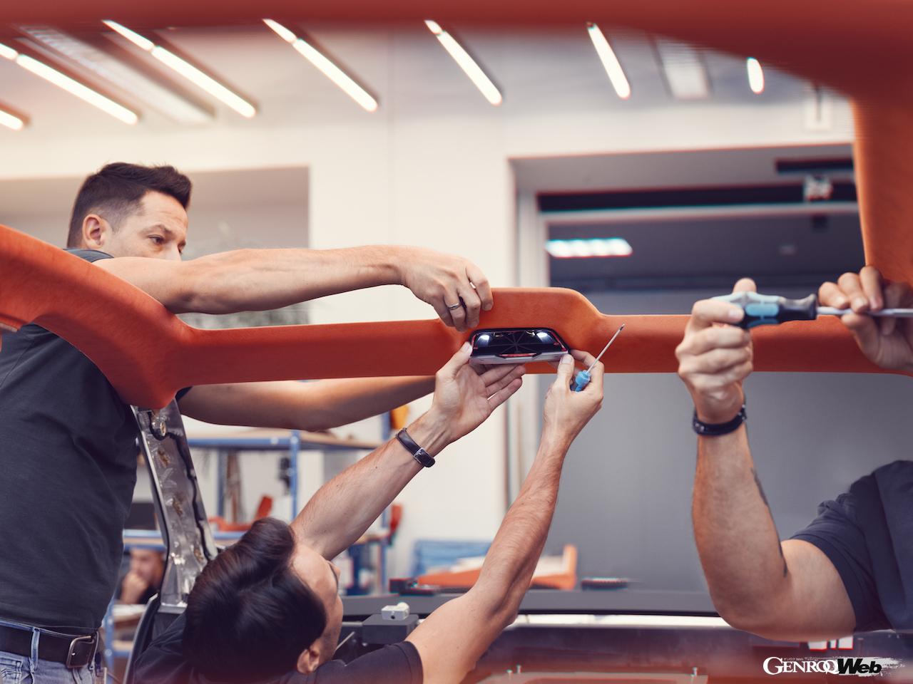 次世代SAVを予告する「BMW ビジョン ノイエ クラッセ X」の製作風景。