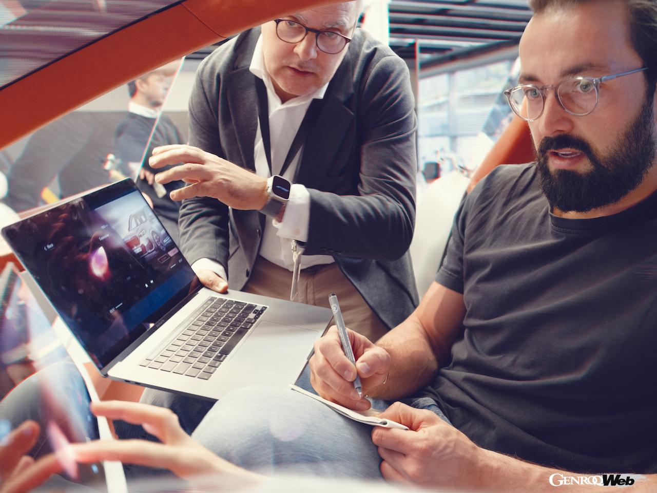 次世代SAVを予告する「BMW ビジョン ノイエ クラッセ X」の製作風景。