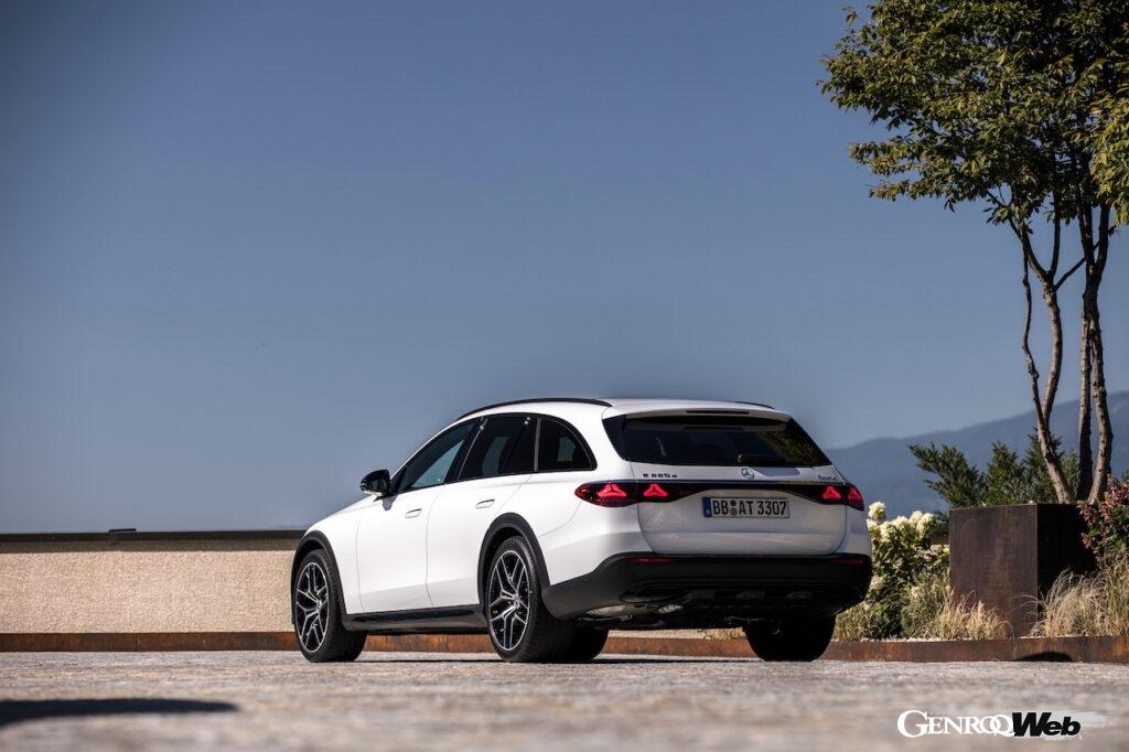 クロスオーバーモデルの「E 220 d 4MATIC オールテレイン」のエクステリア。