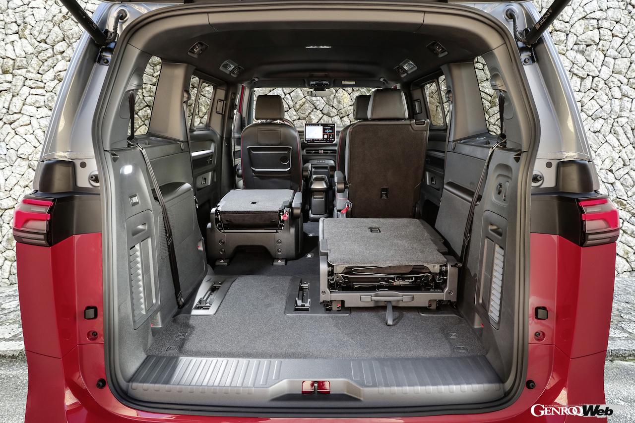 ハイパフォーマンス電動MPV「フォルクスワーゲン ID.Buzz GTX」のラゲッジスペース。