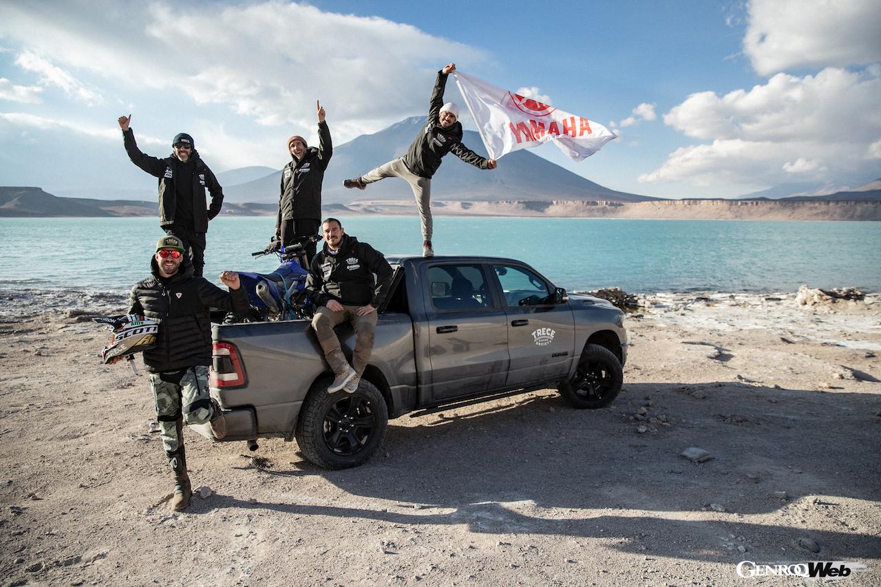 標高5800メートルのオホス・デル・サラード・ベースキャンプに到達した、ポル・タレスとラム 1500 ビッグホーン。