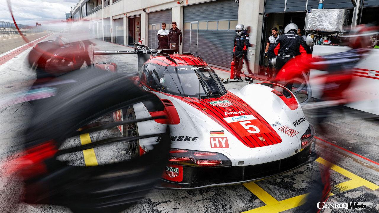 ハイブリッドプロトタイプ「ポルシェ 963」で精力的にモーターランド・アラゴンでラップを重ねたセバスチャン・ベッテル。