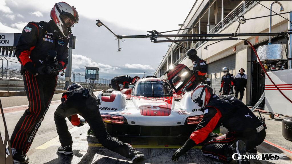 ハイブリッドプロトタイプ「ポルシェ 963」で精力的にモーターランド・アラゴンでラップを重ねたセバスチャン・ベッテル。