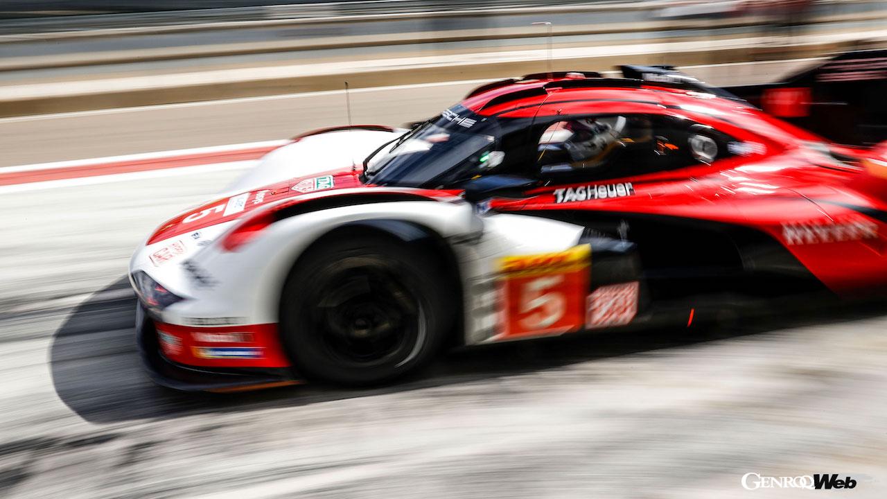 ハイブリッドプロトタイプ「ポルシェ 963」で精力的にモーターランド・アラゴンでラップを重ねたセバスチャン・ベッテル。