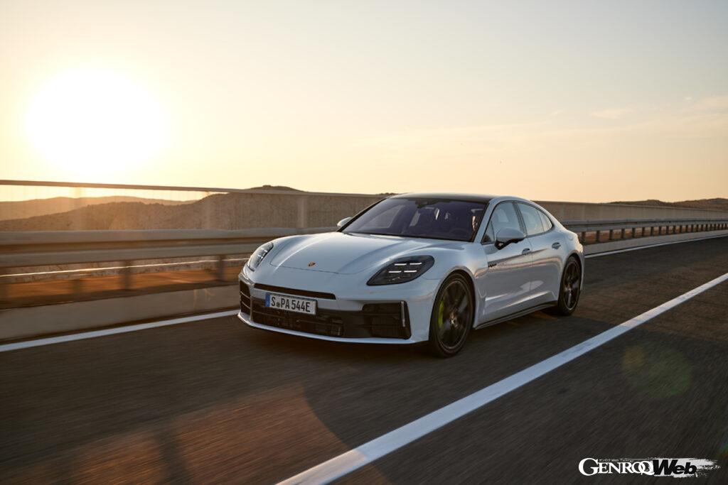 「パナメーラ4 E-ハイブリッド」と「パナメーラ4S E-ハイブリッド」は、2.9リッターV型6気筒ツインターボエンジンに、新型電気モーターが組み合わせられた。EVモードでの航続距離は96kmと、日常使いには十分な距離が確保された。