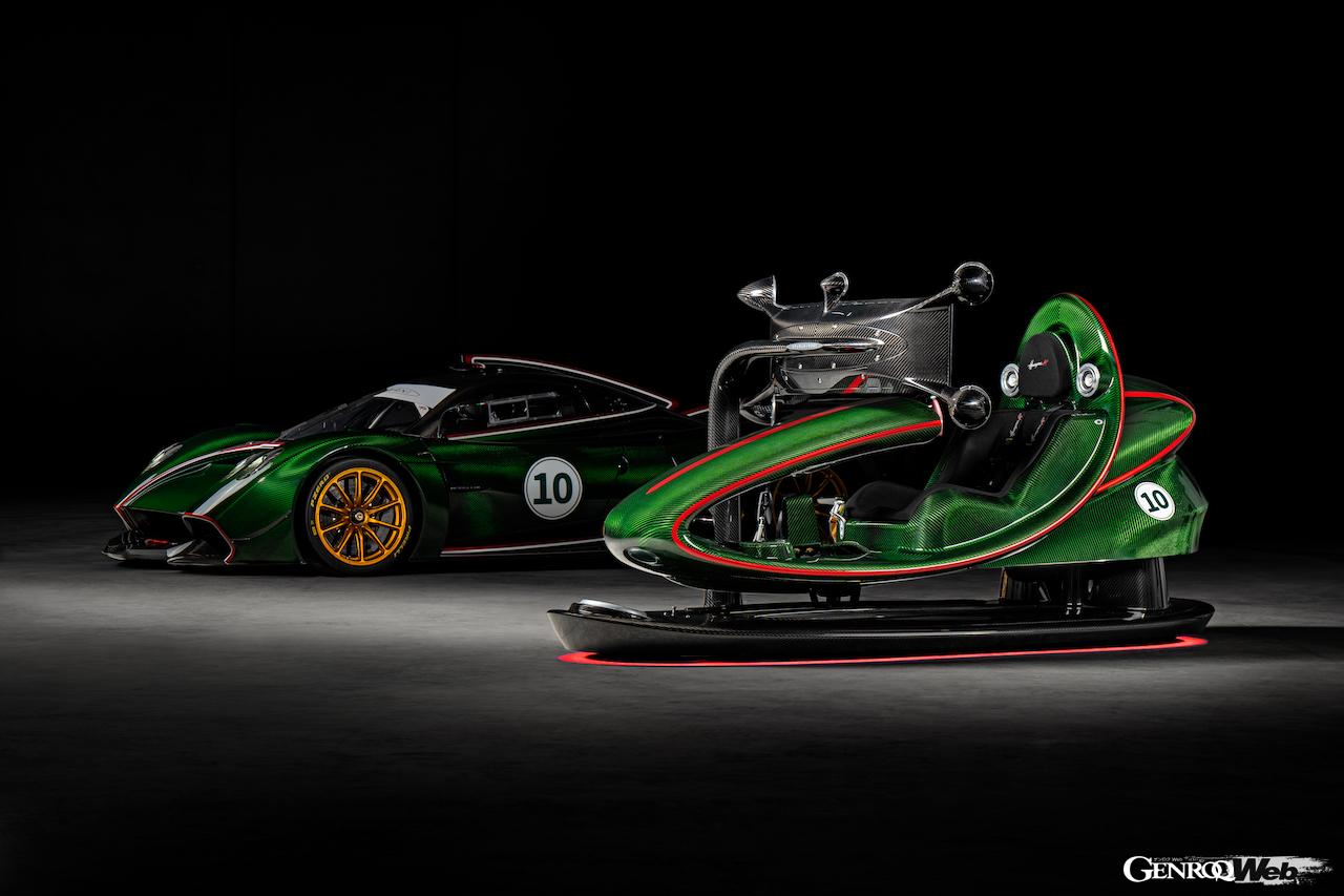 ウアイラ Rの美しいフォルムを採り入れた「ウアイラ R シミュレーター」。