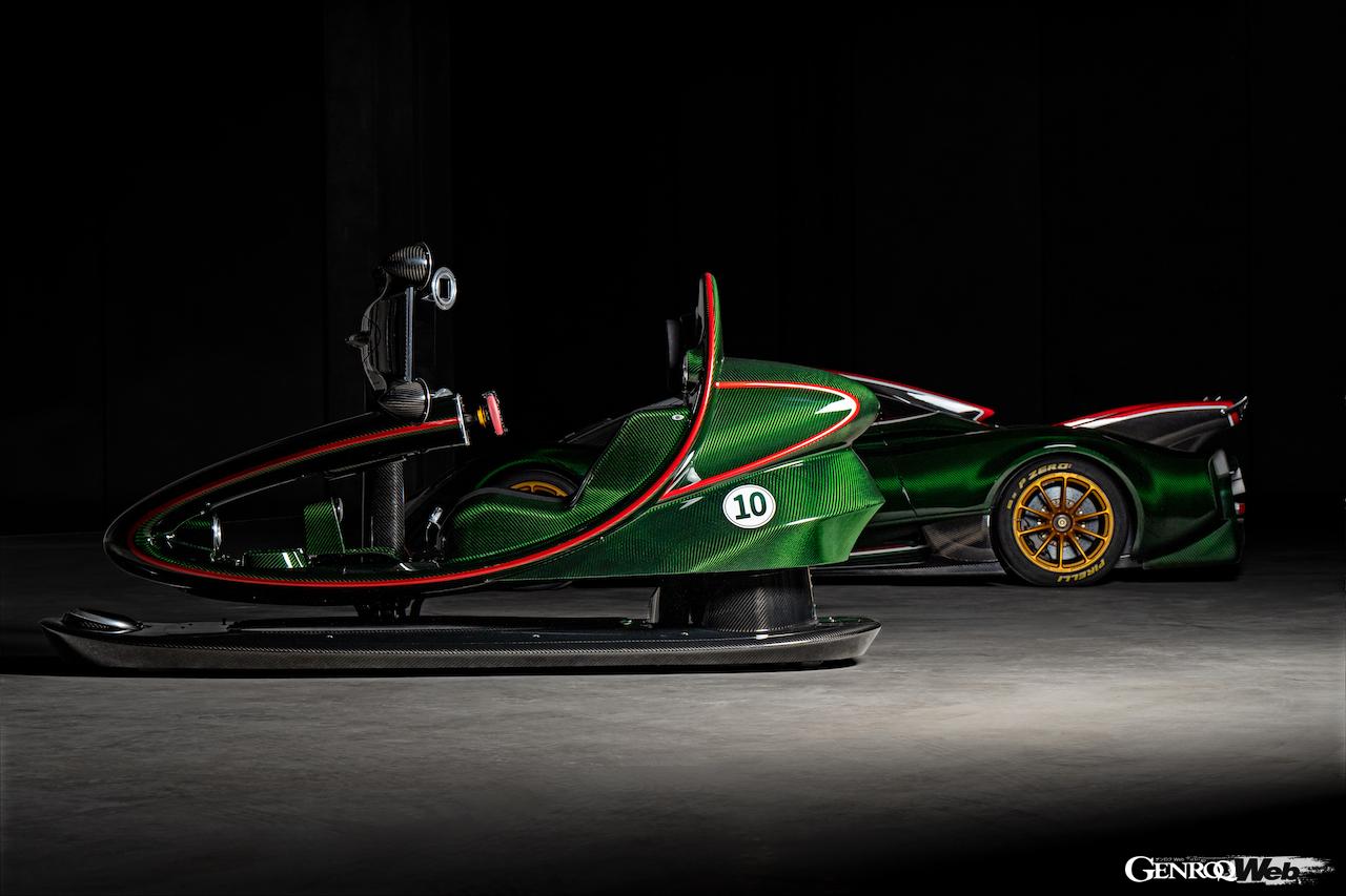 ウアイラ Rの美しいフォルムを採り入れた「ウアイラ R シミュレーター」。