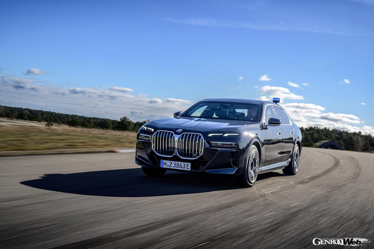 「BMWセキュリティビークル・トレーニング」で使用されている、BMW i7 プロテクション。