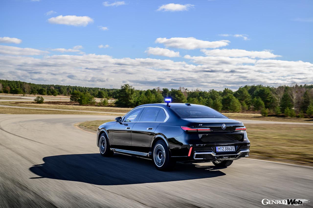 「BMWセキュリティビークル・トレーニング」で使用されている、BMW i7 プロテクション。