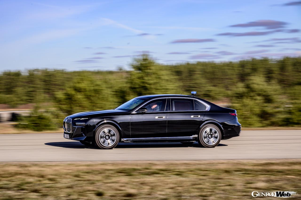 「BMWセキュリティビークル・トレーニング」で使用されている、BMW i7 プロテクション。