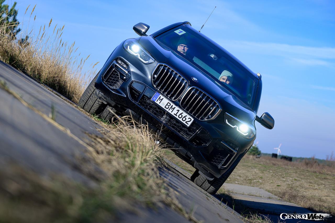 「BMWセキュリティビークル・トレーニング」で使用されている、BMW X5 プロテクション VR6。