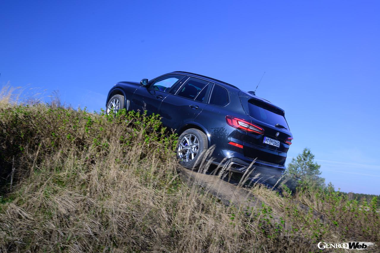 「BMWセキュリティビークル・トレーニング」で使用されている、BMW X5 プロテクション VR6。