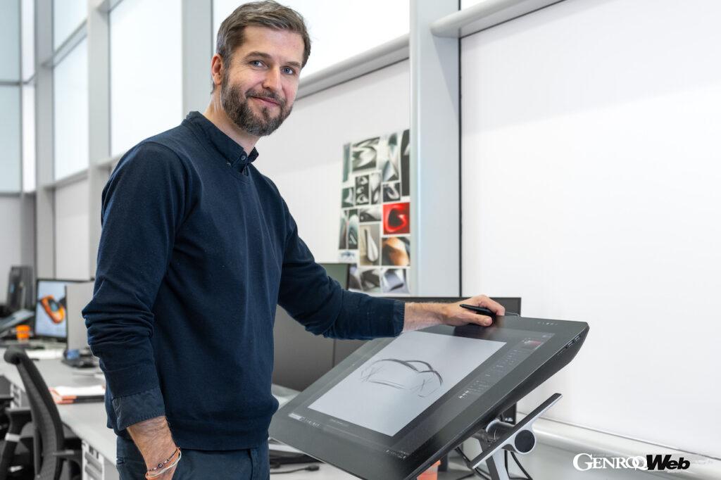 マクラーレン・オートモーティブの最高デザイン責任者を務めるトビアス・シュールマンは、マクラーレンのデザインを構成する要素として、モータースポーツが非常に重要なDNAになっていることを明かしてくれた。