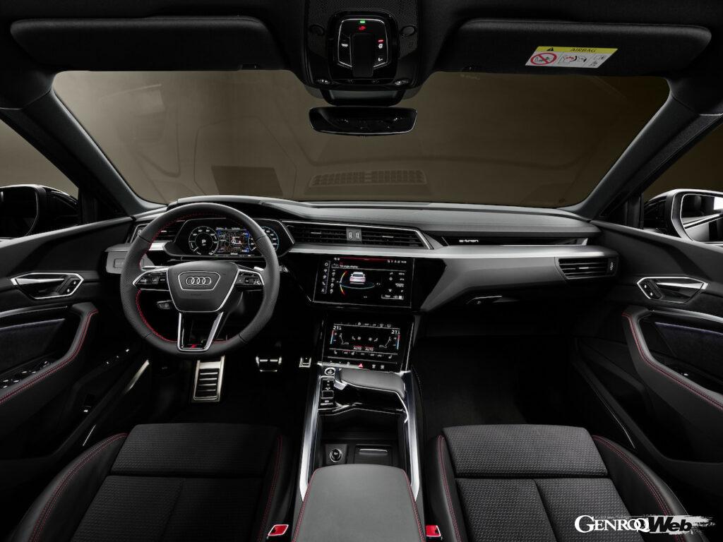 「アウディ Q8 e-tron エディション ダカール」のインテリア。