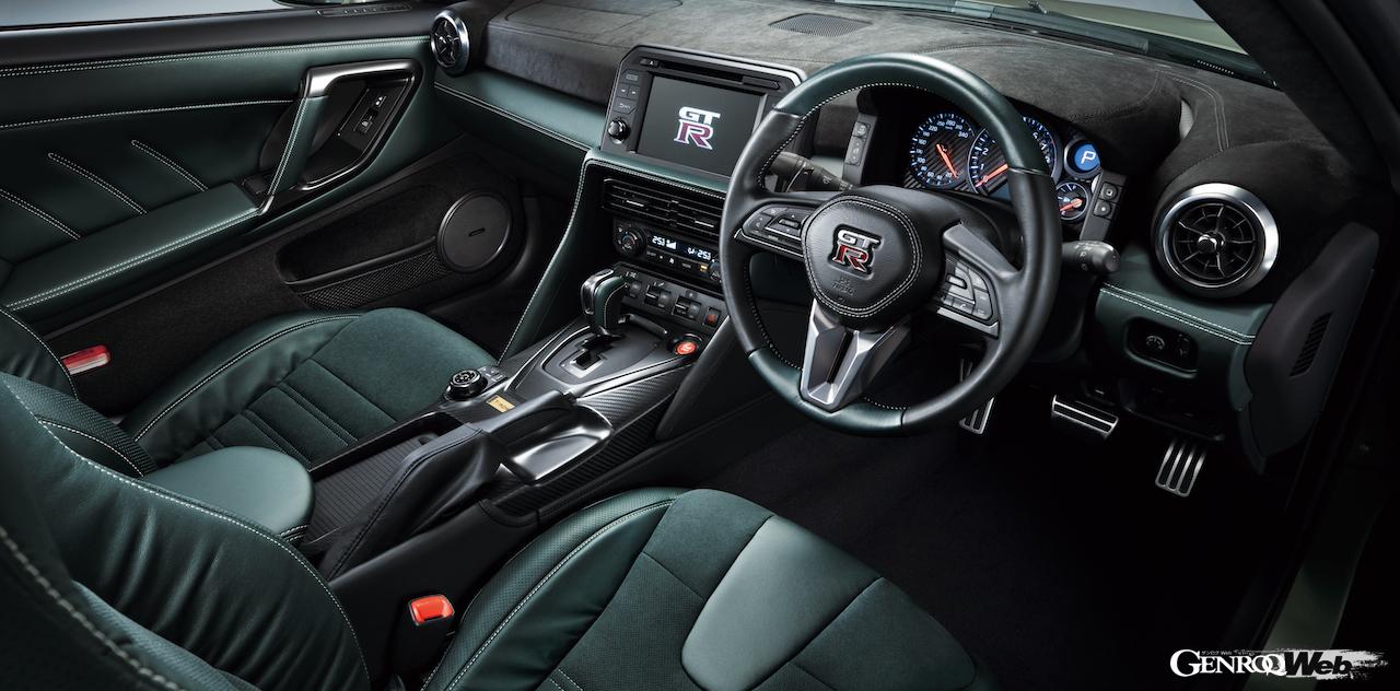 「NISSAN GT-R」2025年モデルのコクピット。