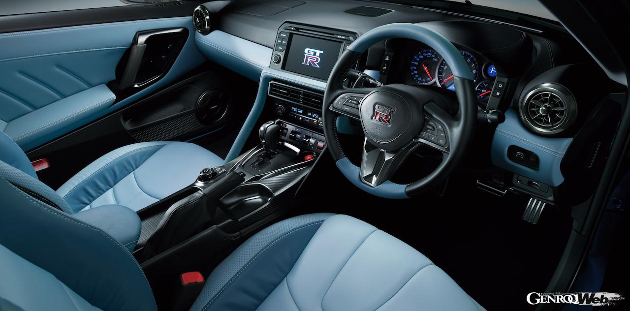 「NISSAN GT-R」2025年モデルのコクピット。