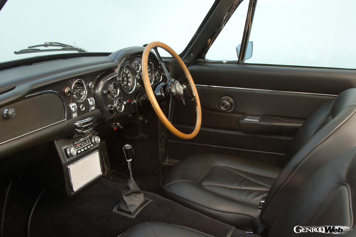 テール周りの処理には、レーシングプロトタイプのDP212／214／215で試されたコードトロンカスタイルが採用された。