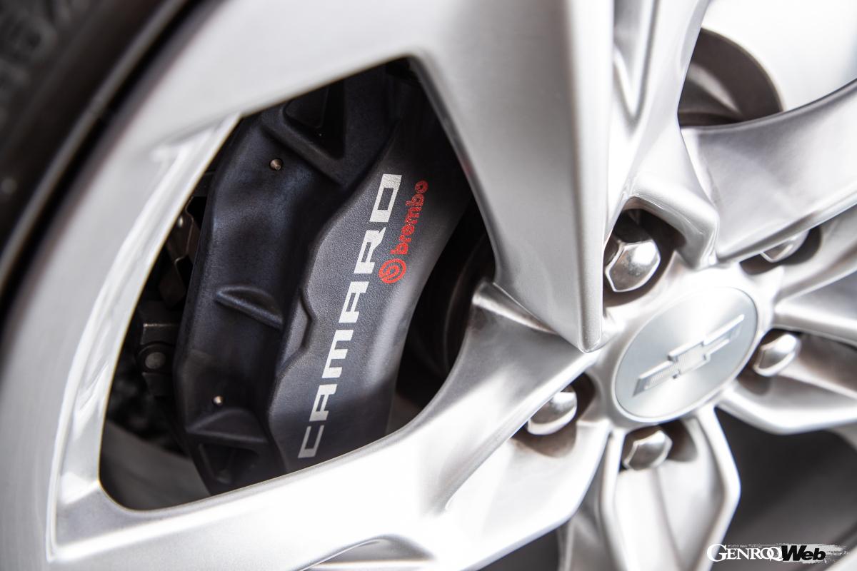 タイヤサイズはフロントP245/40ZR20、リヤP275/35ZR20。