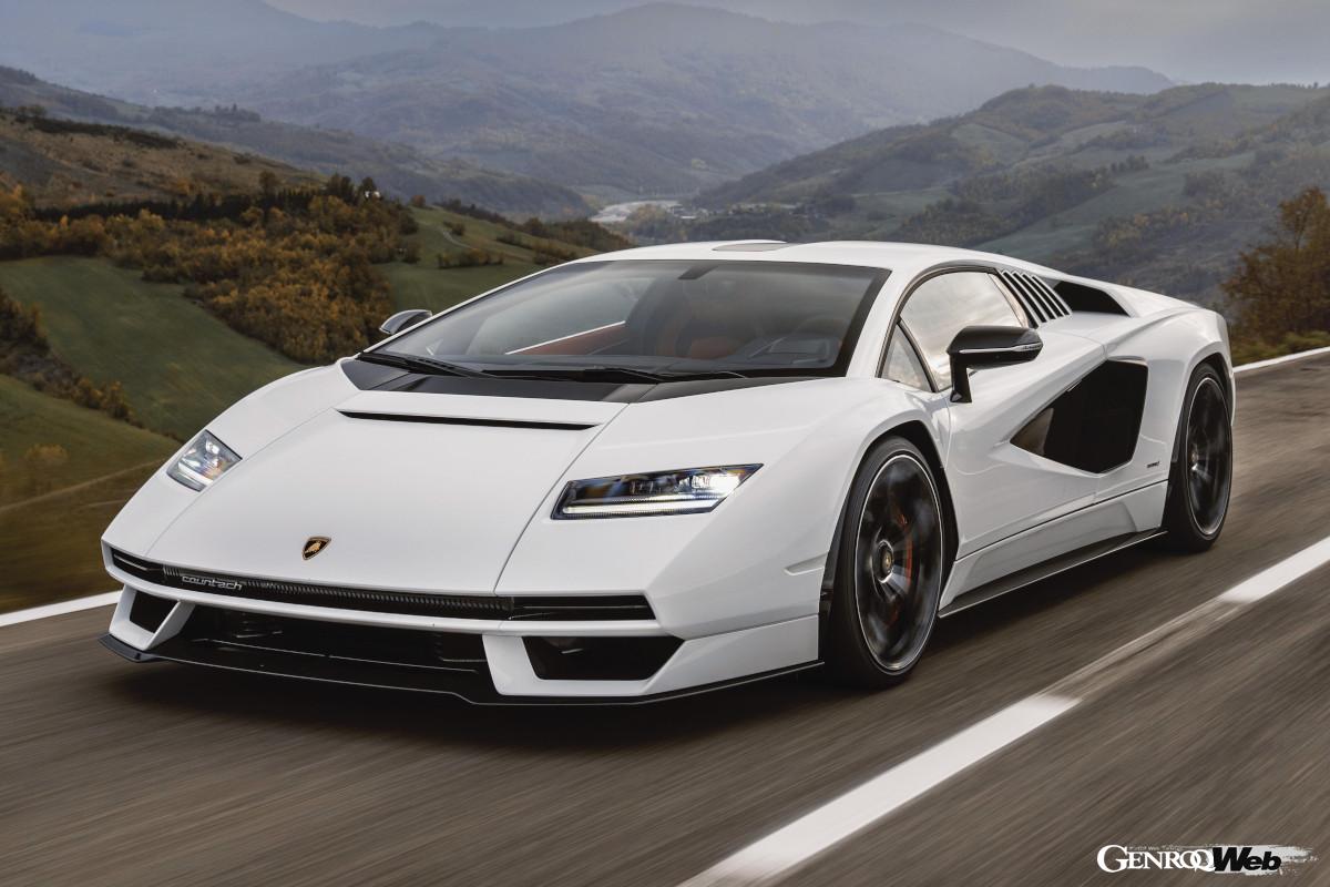 車名は800PS級のエンジンを縦置き（L）ミッドシップ（P）する4WD車であることを意味している。