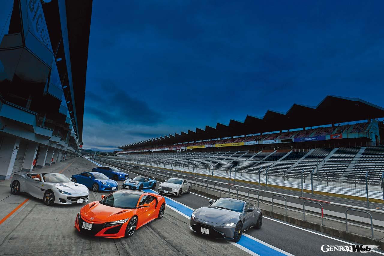 インストラクターの先導により、全長約4.5kmのFIAグレード1、富士のレーシングコースを走る！ ご同伴者様の同乗も可能です。