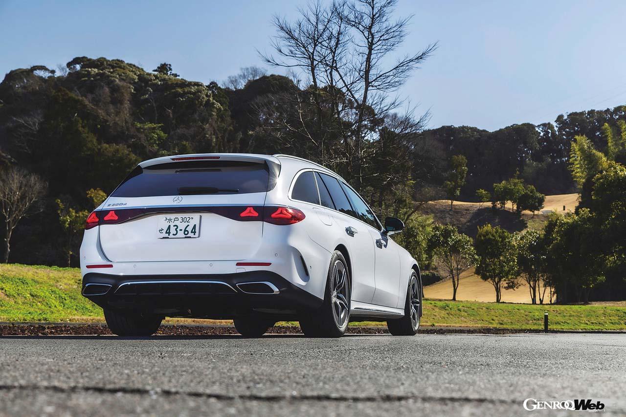 2960mmのホイールベースは先代比＋20mm。試乗車はスポーティなエアロバンパー等を含むAMGラインパッケージ（50.4万円）装着車だ。