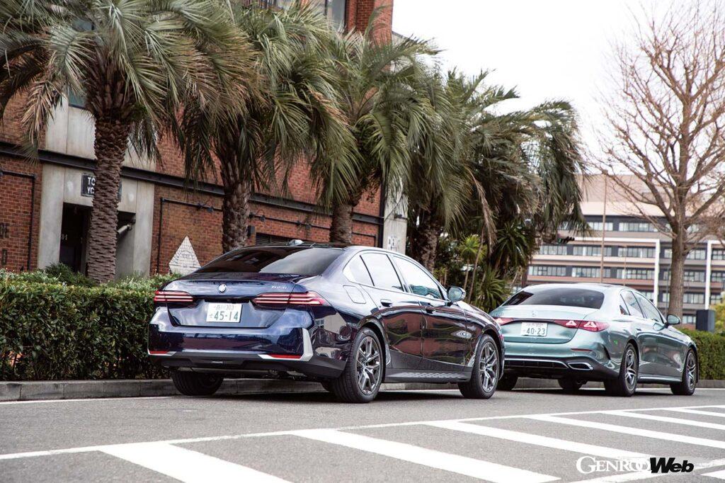 満を持した7年振りのフルモデルチェンジで日本導入された新型Eクラス。 一方、ライバルたるBMW 5シリーズも昨年秋、日本導入と未だ最新作である。 今回は2.0リッター直4エンジンを積むベースグレード同士を比較し、 ドイツを代表する2大セダンの実力を測ってみた。